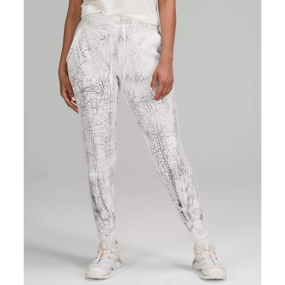 Lululemon Warm Down Jogger Women 6 White Grey Crackle Print Drawstring Pants